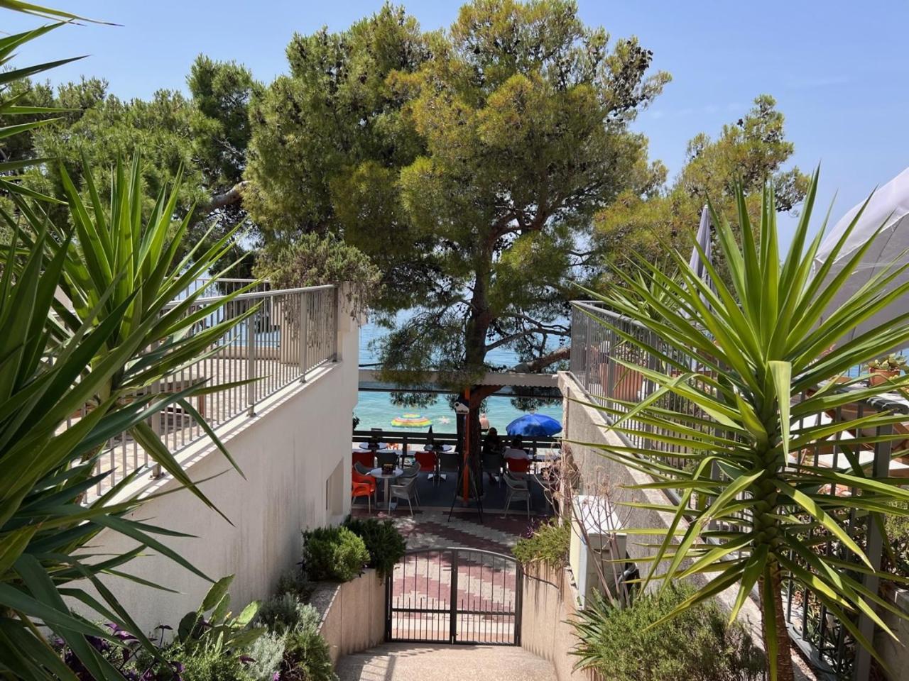 Beachfront Comfort Apartment Nives Tučepi Extérieur photo